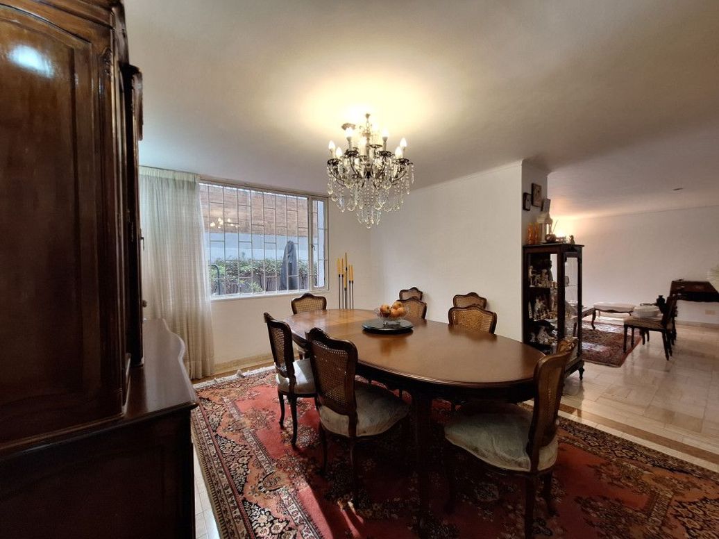 Apartamento de 3 alcobas en venta en Santa Barbara Central, Bogotá, 204 m² · foto 9 de 20