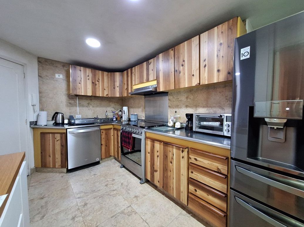Apartamento de 3 alcobas en venta en Santa Barbara Central, Bogotá, 204 m² · foto 11 de 20