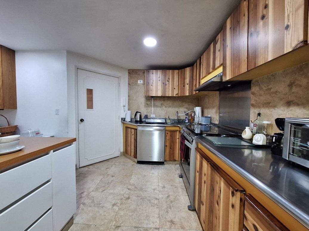 Apartamento de 3 alcobas en venta en Santa Barbara Central, Bogotá, 204 m² · foto 12 de 20