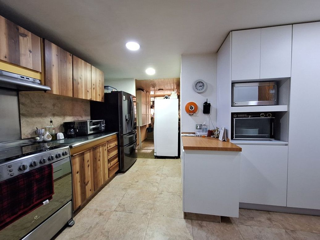 Apartamento de 3 alcobas en venta en Santa Barbara Central, Bogotá, 204 m² · foto 10 de 20