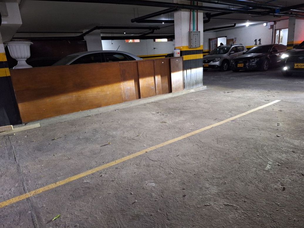 Apartamento de 3 alcobas en venta en Santa Barbara Central, Bogotá, 204 m² · foto 6 de 20