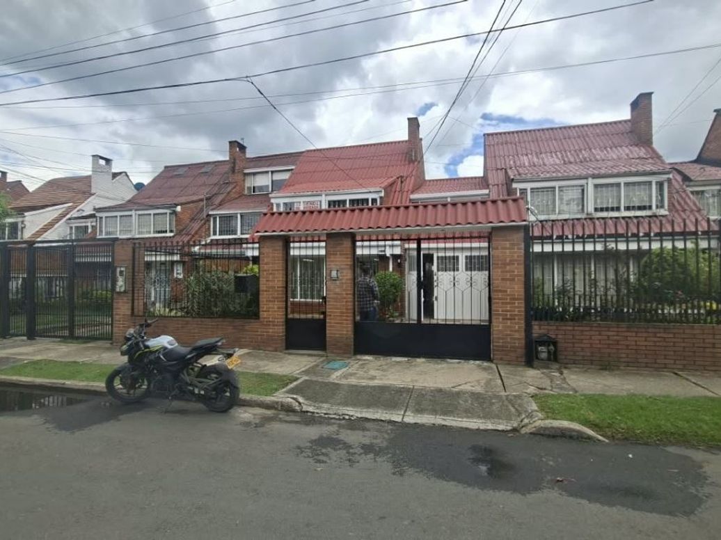 Casa de 5 alcobas en arriendo en Polo Club, Bogotá, 200 m² · foto 2 de 20
