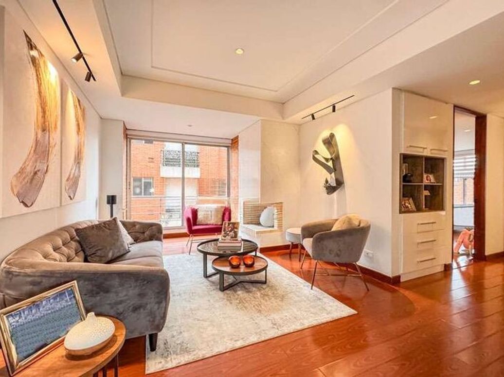 Apartamento de 2 alcobas en venta en Santa Barbara Occidental, Bogotá, 72 m² · foto 2 de 12