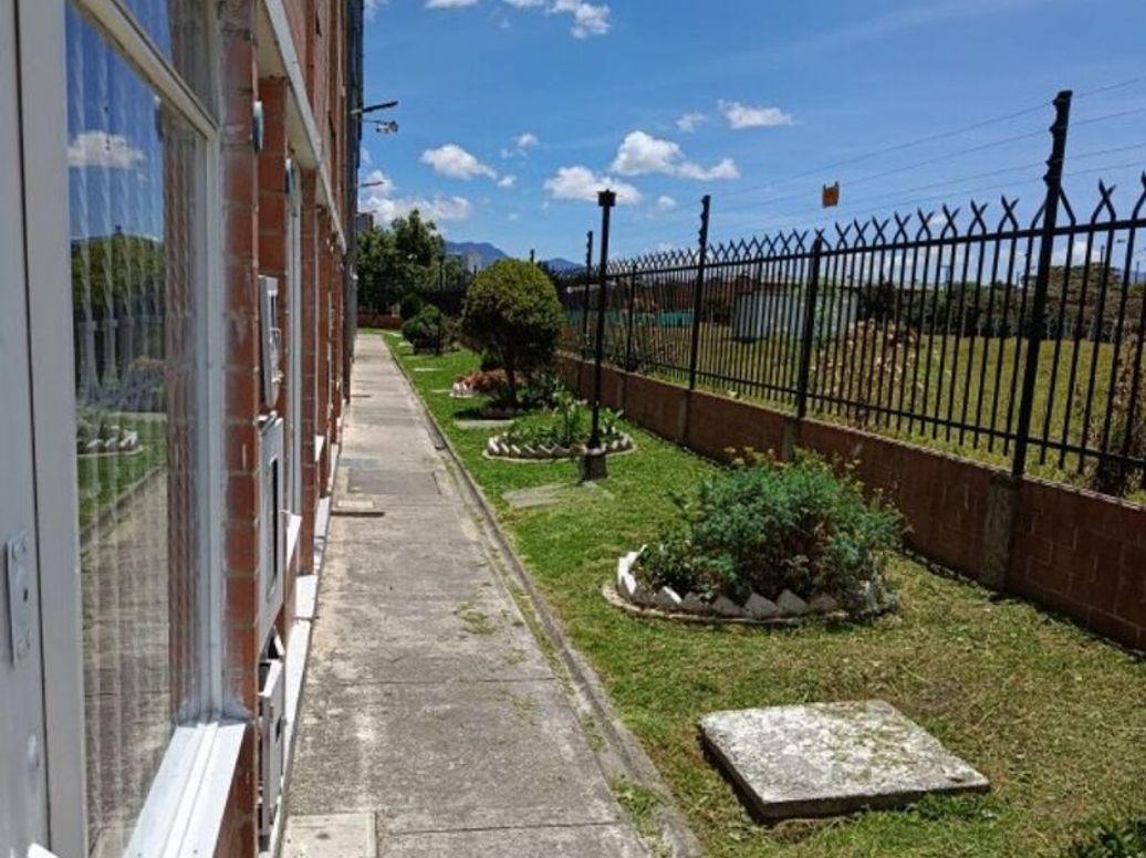 Casa de 3 alcobas en venta en Campo Alegre, Bogotá, 62 m² · foto 3 de 20
