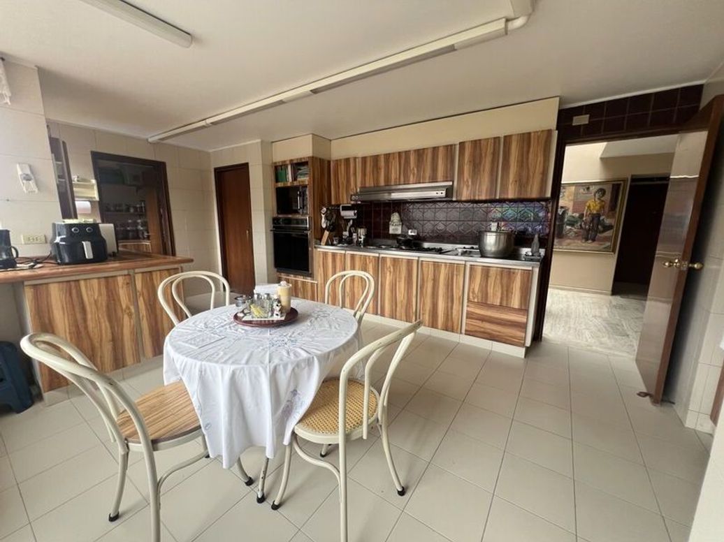 Apartamento de 5 alcobas en venta en La Carolina, Bogotá, 320 m² · foto 10 de 20