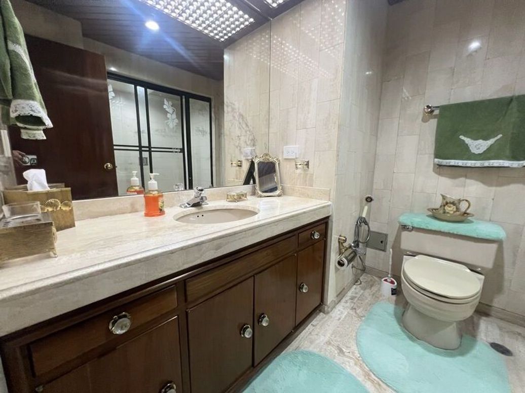 Apartamento de 5 alcobas en venta en La Carolina, Bogotá, 320 m² · foto 19 de 20