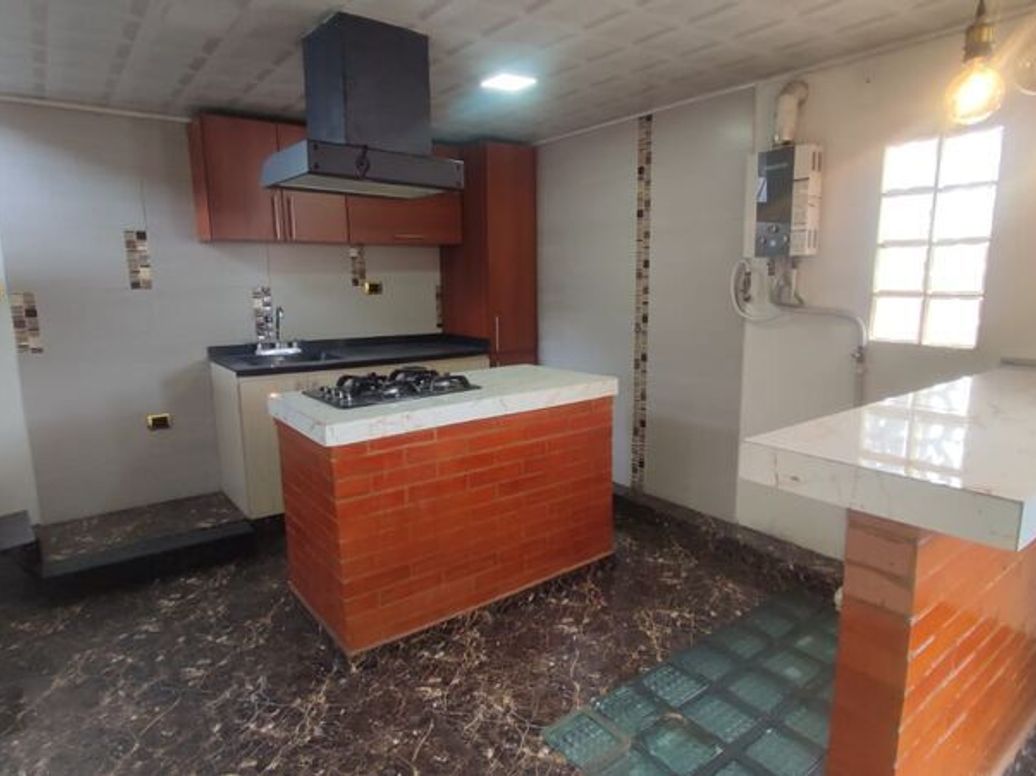 Casa de 5 alcobas en venta en Nueva Marsella Et. I, Bogotá, 231 m² · foto 14 de 20