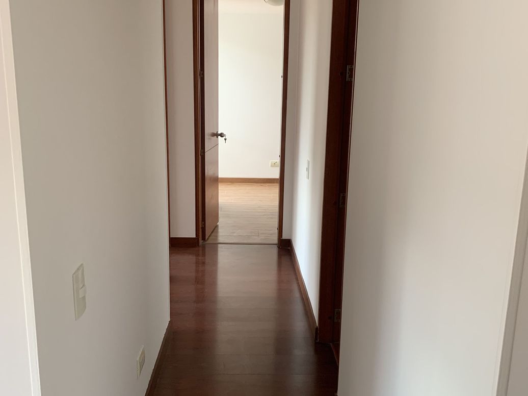 Apartamento de 3 alcobas en venta en Santa Rosa, Bogotá, 84 m² · foto 5 de 13
