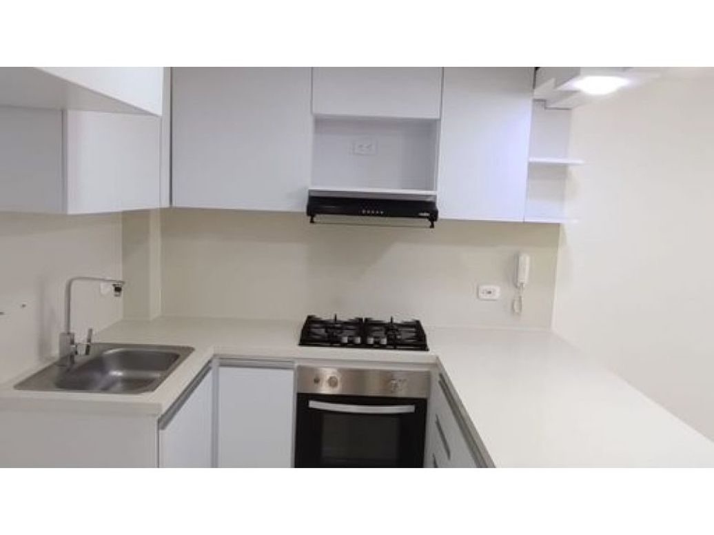 Apartamento de 3 alcobas en venta en Ub. Arboral, Bogotá, 82 m² · foto 2 de 15