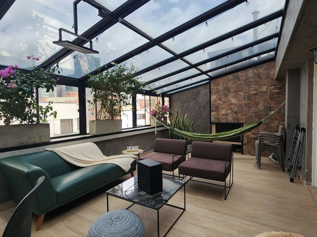 Apartamento de 3 alcobas en venta en Santa Barbara Central, Bogotá, 150 m² · foto 2 de 20