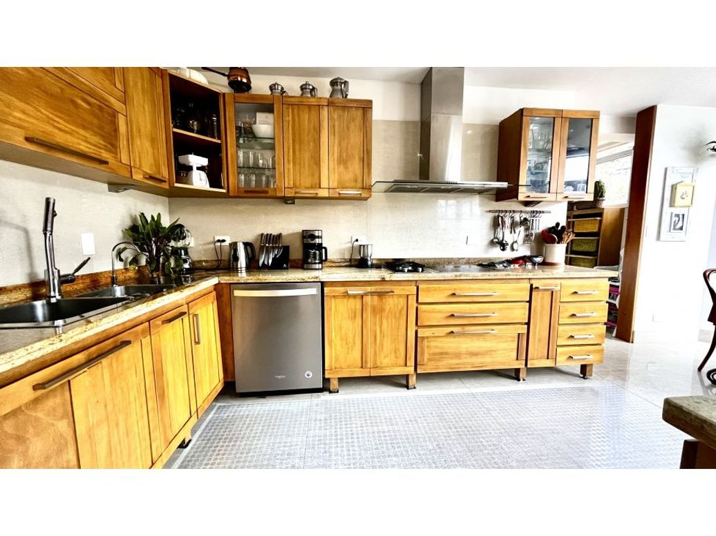 Apartamento de 3 alcobas en venta en Usaquén, Bogotá, 253 m² · foto 16 de 20