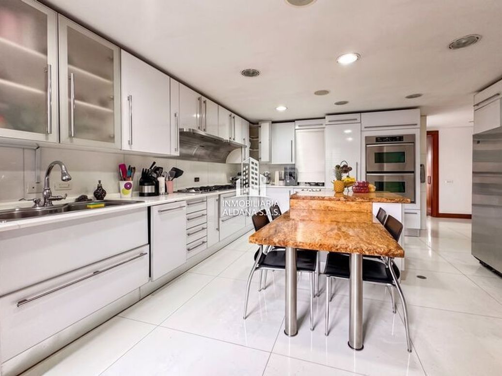 Apartamento de 4 alcobas en venta en La Cabrera, Bogotá, 330 m² · foto 5 de 16