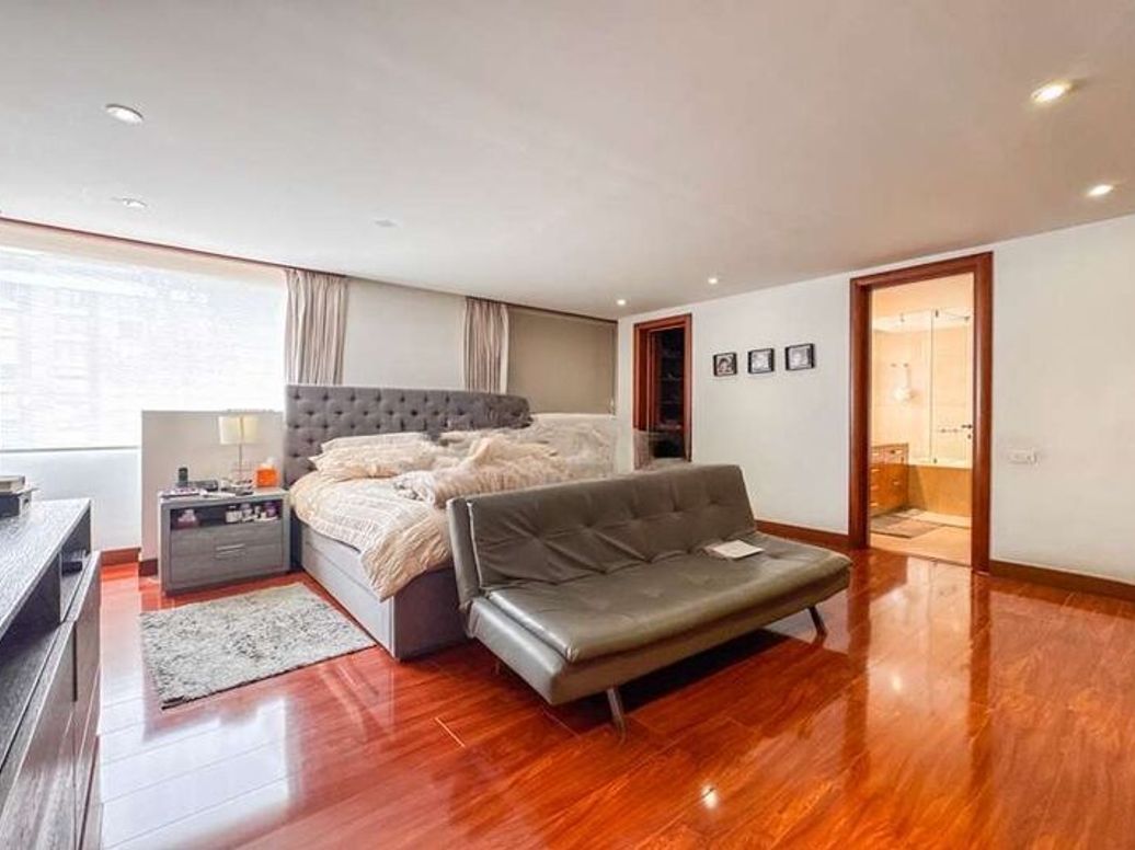 Apartamento de 4 alcobas en venta en La Cabrera, Bogotá, 330 m² · foto 8 de 16