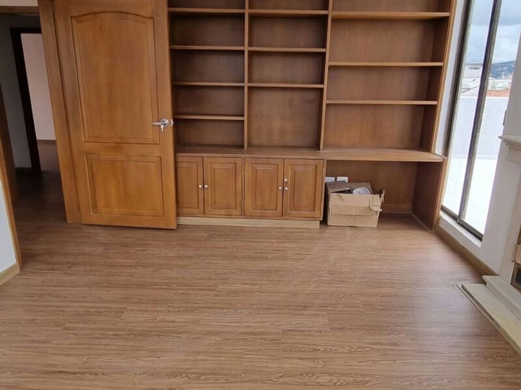 Apartamento de 4 alcobas en venta en Santa Barbara Central, Bogotá, 220 m² · foto 4 de 16