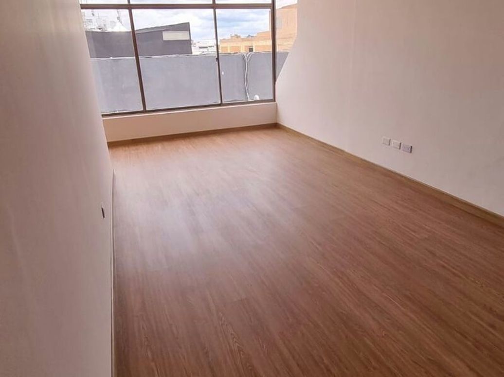 Apartamento de 4 alcobas en venta en Santa Barbara Central, Bogotá, 220 m² · foto 3 de 16