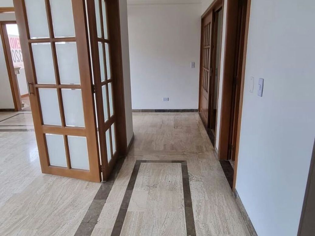 Apartamento de 4 alcobas en venta en Santa Barbara Central, Bogotá, 220 m² · foto 13 de 16
