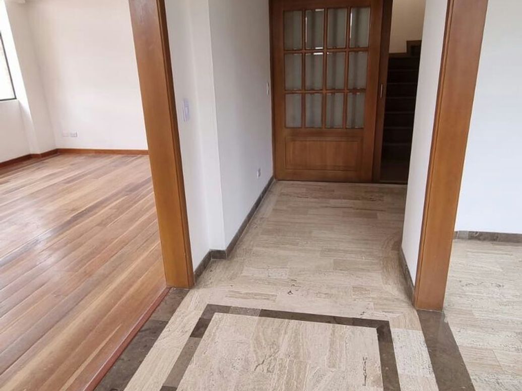 Apartamento de 4 alcobas en venta en Santa Barbara Central, Bogotá, 220 m² · foto 14 de 16