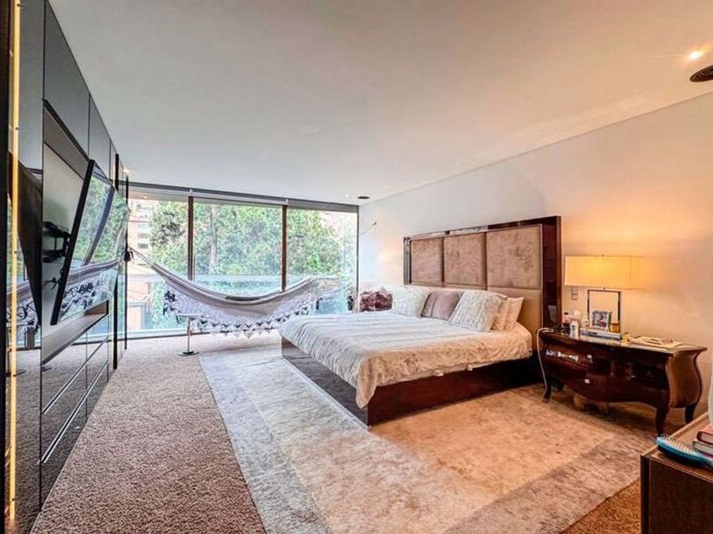 Apartamento de 3 alcobas en venta en Los Rosales, Bogotá, 327 m² · foto 11 de 18