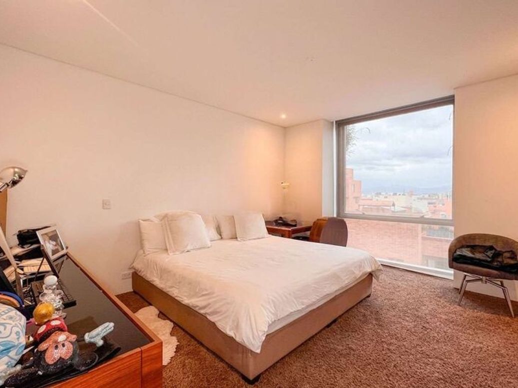 Apartamento de 3 alcobas en venta en Los Rosales, Bogotá, 327 m² · foto 12 de 18