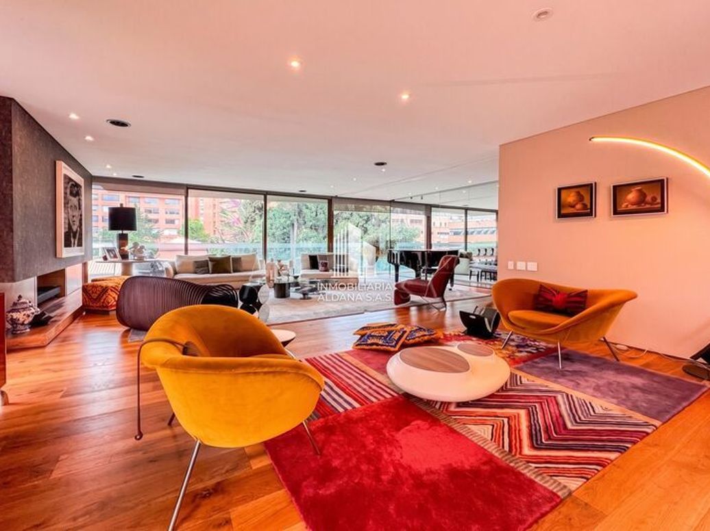 Apartamento de 3 alcobas en venta en Los Rosales, Bogotá, 327 m² · foto 3 de 18