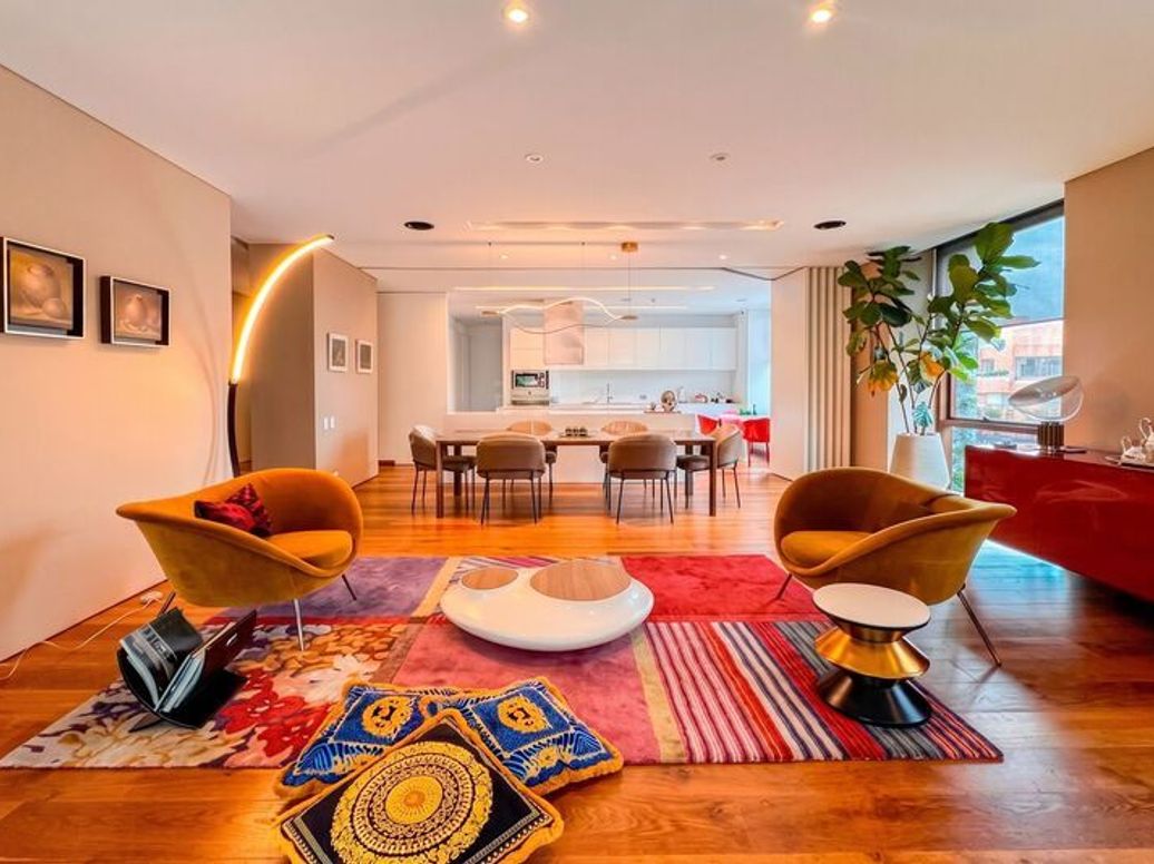 Apartamento de 3 alcobas en venta en Los Rosales, Bogotá, 327 m² · foto 2 de 18