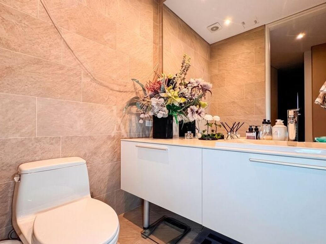 Apartamento de 3 alcobas en venta en Los Rosales, Bogotá, 327 m² · foto 17 de 18