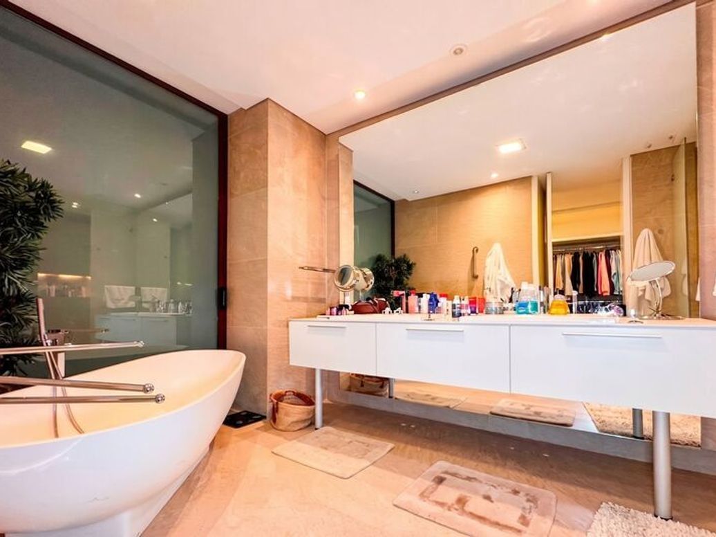 Apartamento de 3 alcobas en venta en Los Rosales, Bogotá, 327 m² · foto 16 de 18