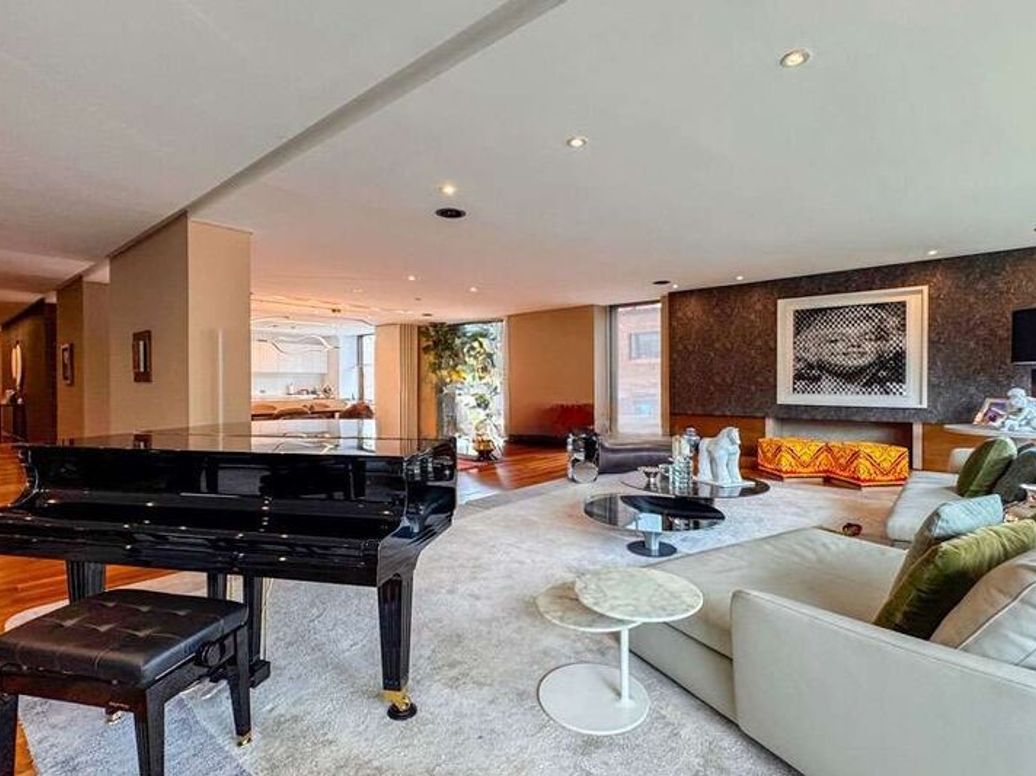 Apartamento de 3 alcobas en venta en Los Rosales, Bogotá, 327 m² · foto 4 de 18