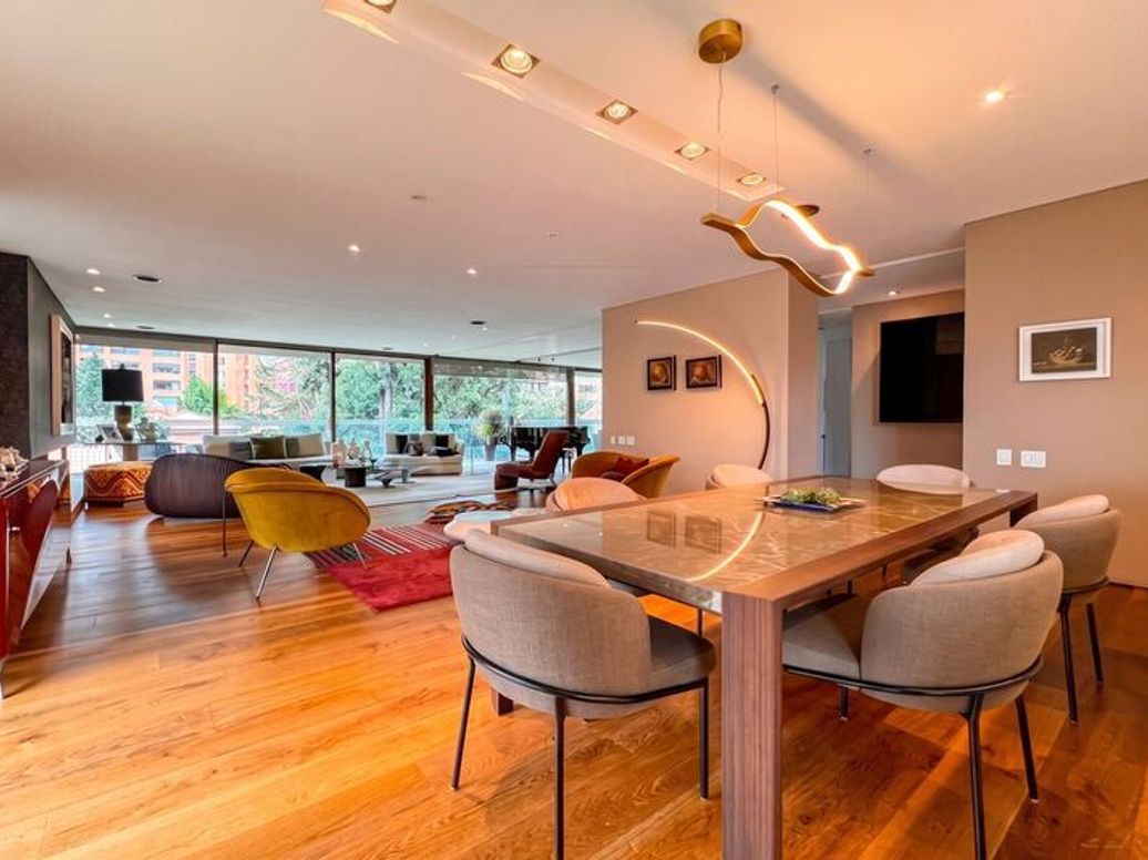 Apartamento de 3 alcobas en venta en Los Rosales, Bogotá, 327 m² · foto 7 de 18