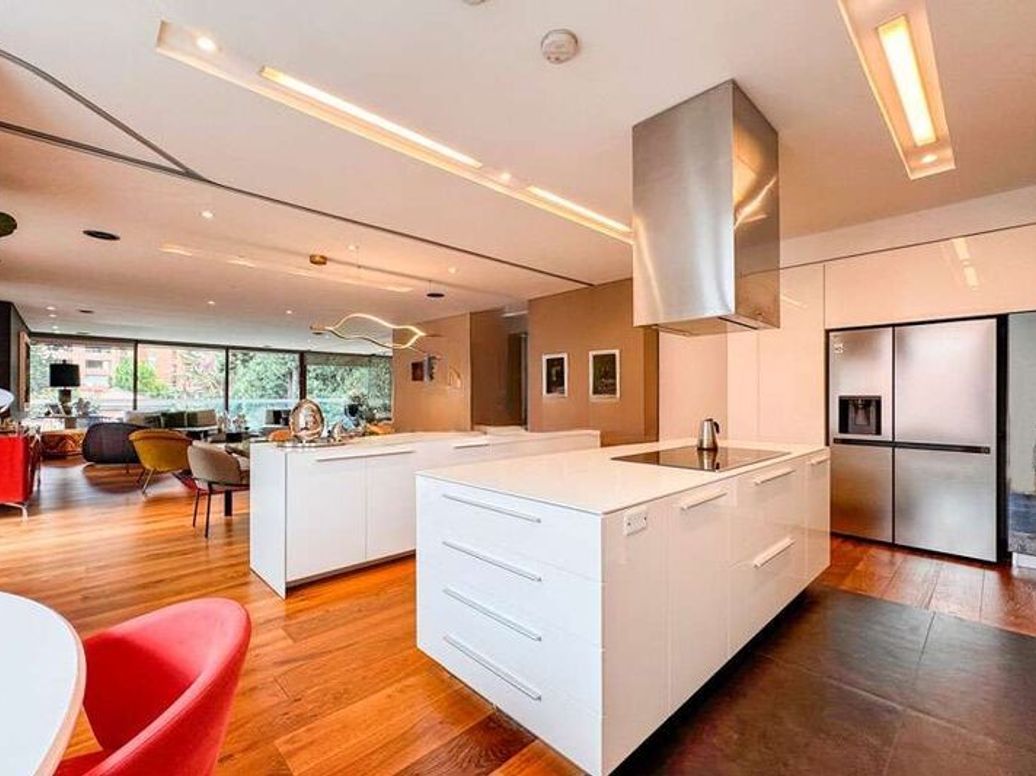 Apartamento de 3 alcobas en venta en Los Rosales, Bogotá, 327 m² · foto 9 de 18