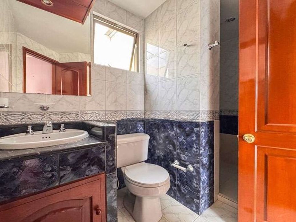 Apartamento de 3 alcobas en venta en Santa Barbara Central, Bogotá, 169 m² · foto 11 de 12