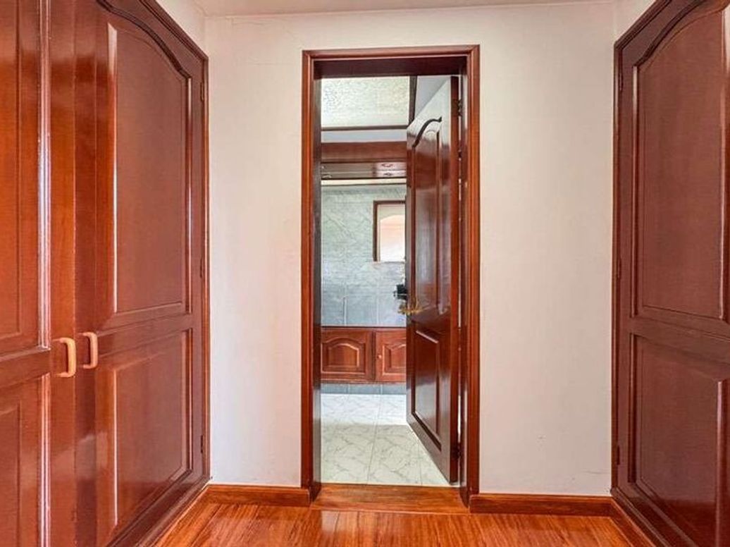 Apartamento de 3 alcobas en venta en Santa Barbara Central, Bogotá, 169 m² · foto 8 de 12