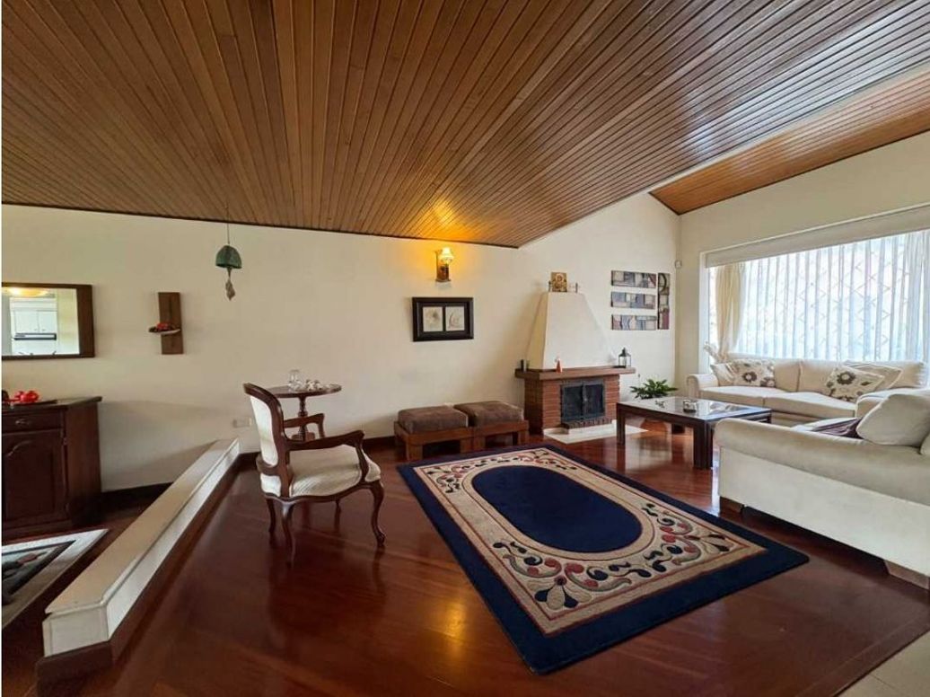 Casa de 3 alcobas en venta en Colina Campestre, Bogotá, 244 m² · foto 2 de 19