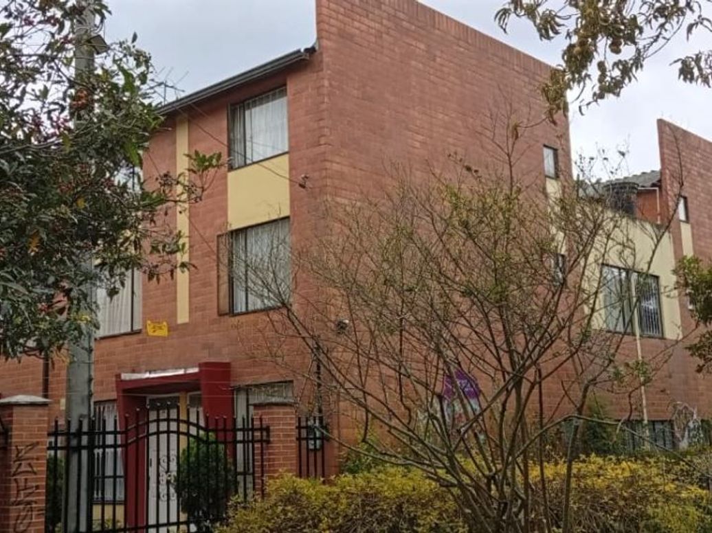 Casa de 4 alcobas en venta en La Fontana, Bogotá, 76 m² · foto 2 de 13
