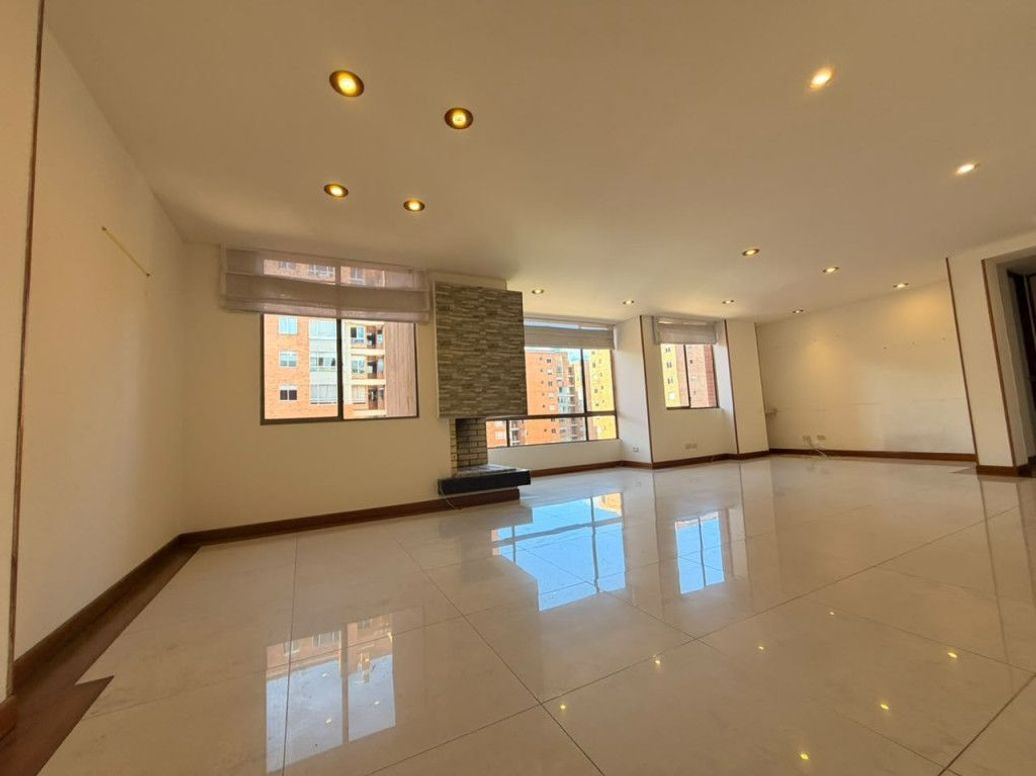 Apartamento de 3 alcobas en venta en Cr. Atabanza, Bogotá, 112 m² · foto 7 de 20