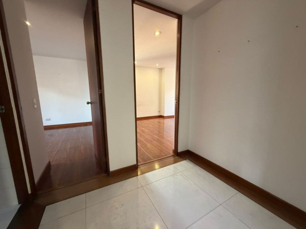 Apartamento de 3 alcobas en venta en Cr. Atabanza, Bogotá, 112 m² · foto 17 de 20