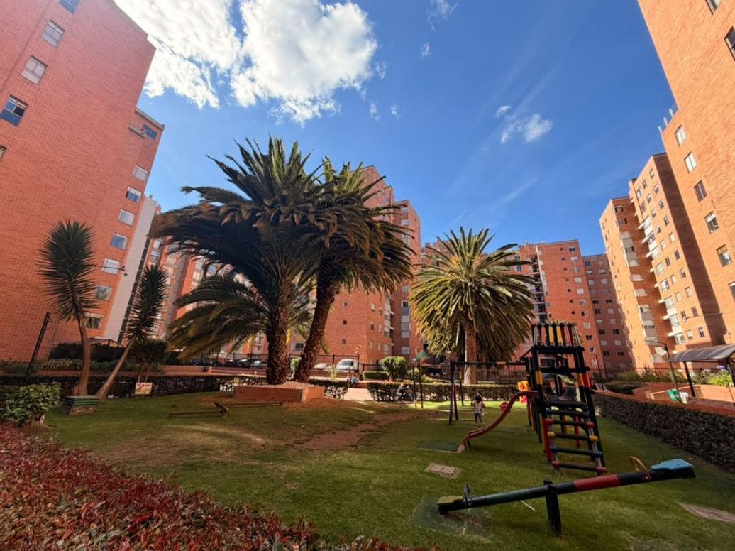 Apartamento de 3 alcobas en venta en Cr. Atabanza, Bogotá, 112 m² · foto 2 de 20