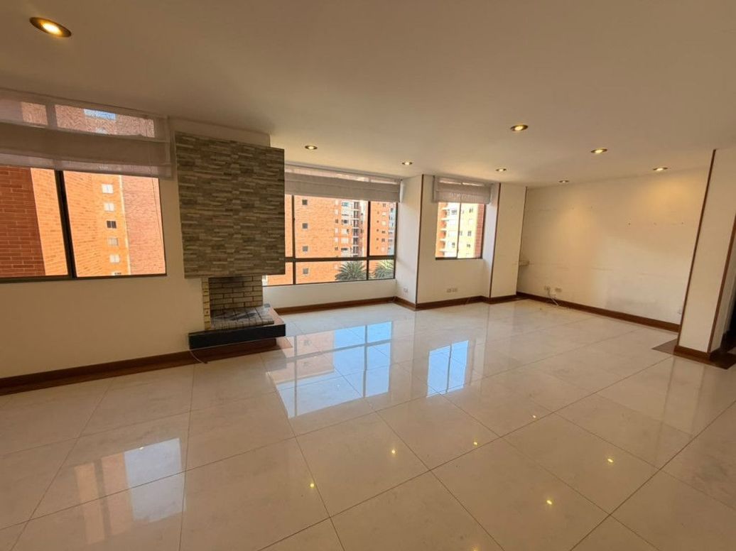Apartamento de 3 alcobas en venta en Cr. Atabanza, Bogotá, 112 m² · foto 4 de 20