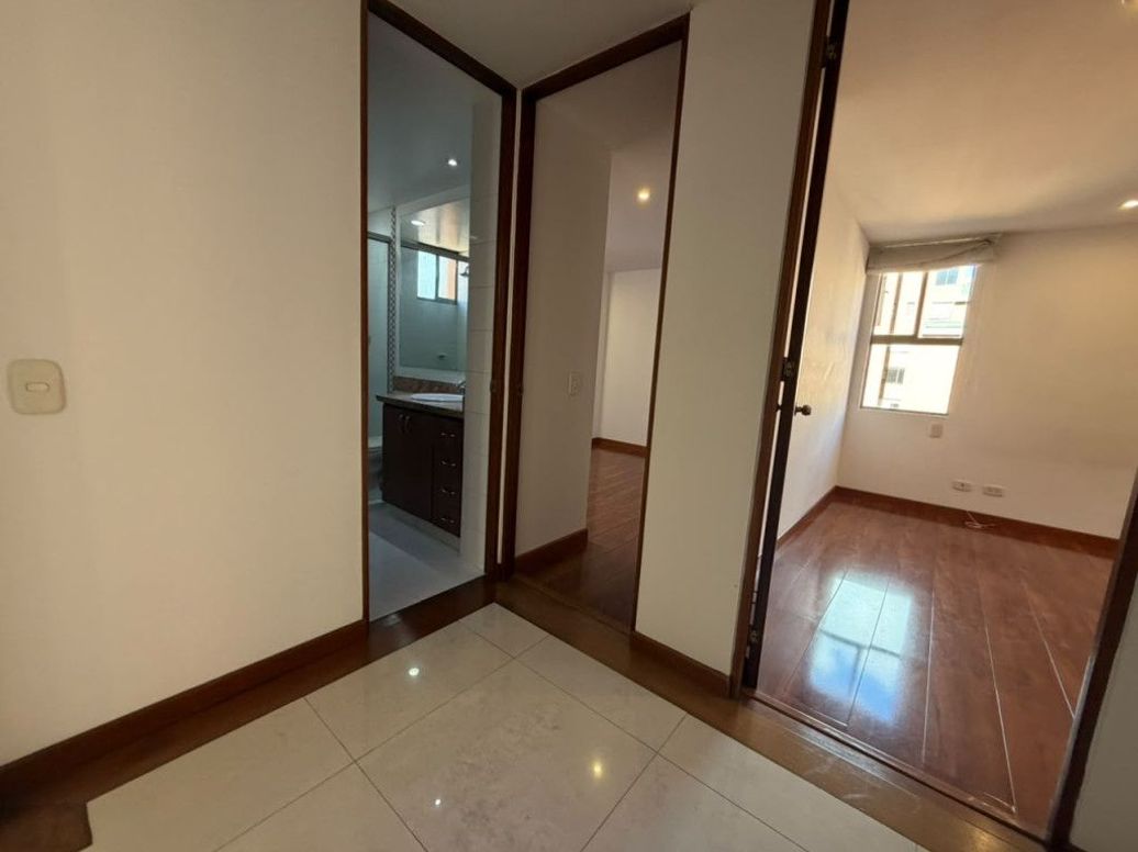 Apartamento de 3 alcobas en venta en Cr. Atabanza, Bogotá, 112 m² · foto 16 de 20
