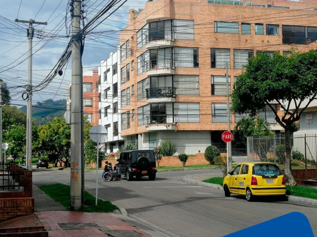 Apartamento de 3 alcobas en venta en Santa Barbara Central, Bogotá, 225 m² · foto 2 de 20