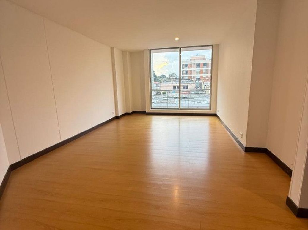 Apartamento de 2 alcobas en venta en El Batan, Bogotá, 65 m² · foto 2 de 8