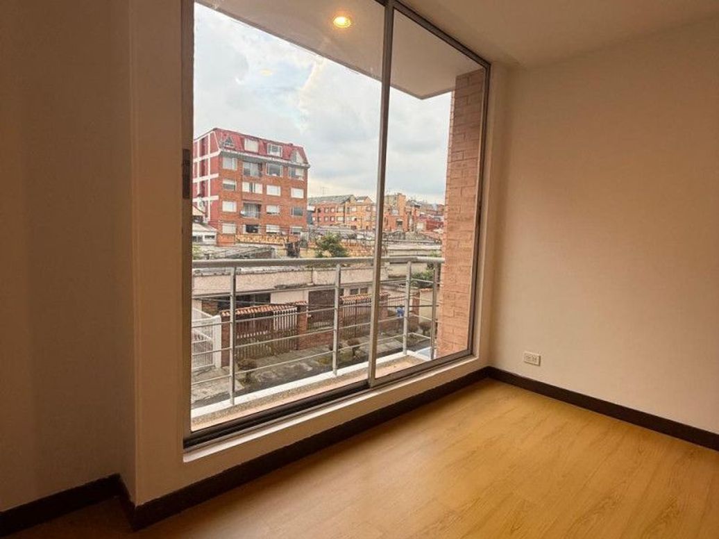 Apartamento de 2 alcobas en venta en El Batan, Bogotá, 65 m² · foto 3 de 8