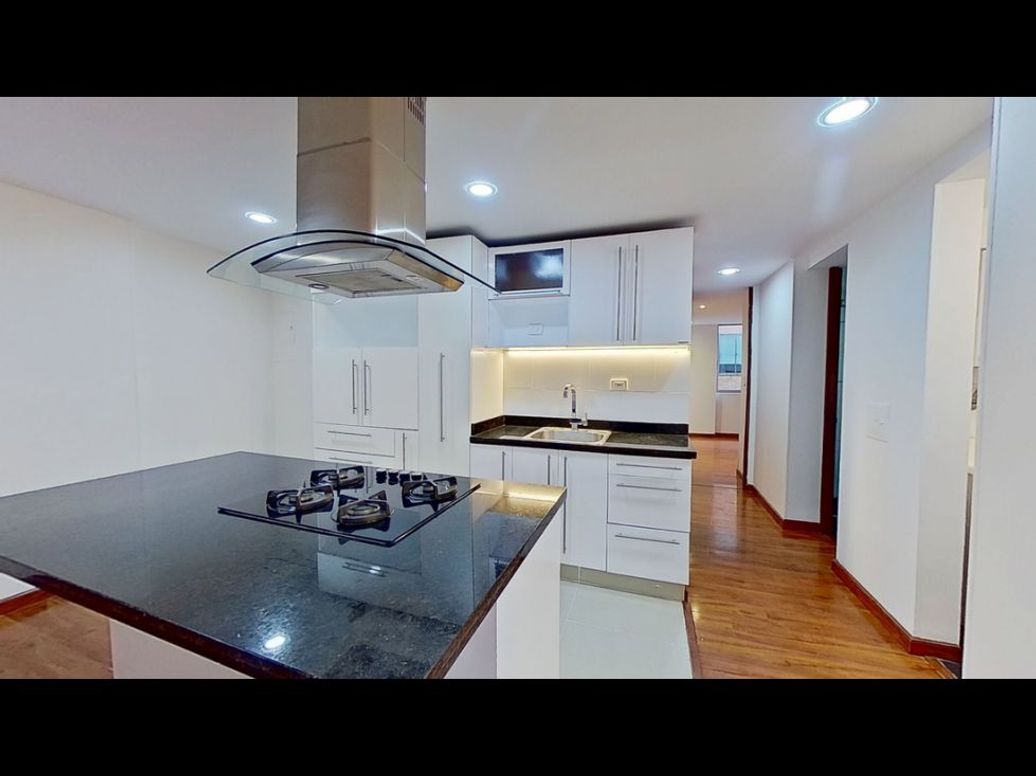 Apartamento de 2 alcobas en venta en Santa Barbara Central, Bogotá, 83 m² · foto 8 de 20