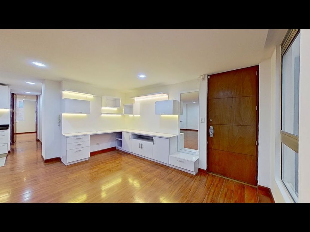 Apartamento de 2 alcobas en venta en Santa Barbara Central, Bogotá, 83 m² · foto 2 de 20