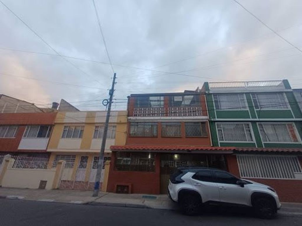 Casa de 10 alcobas en venta en Alquería, Bogotá, 565 m² · foto 3 de 7