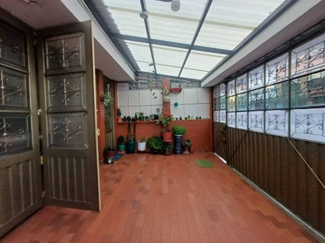 Casa de 10 alcobas en venta en Alquería, Bogotá, 565 m² · foto 7 de 7