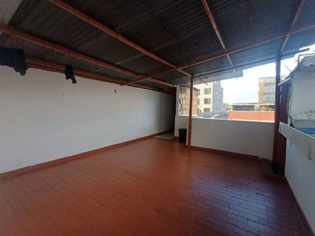 Casa de 10 alcobas en venta en Alquería, Bogotá, 565 m² · foto 2 de 7