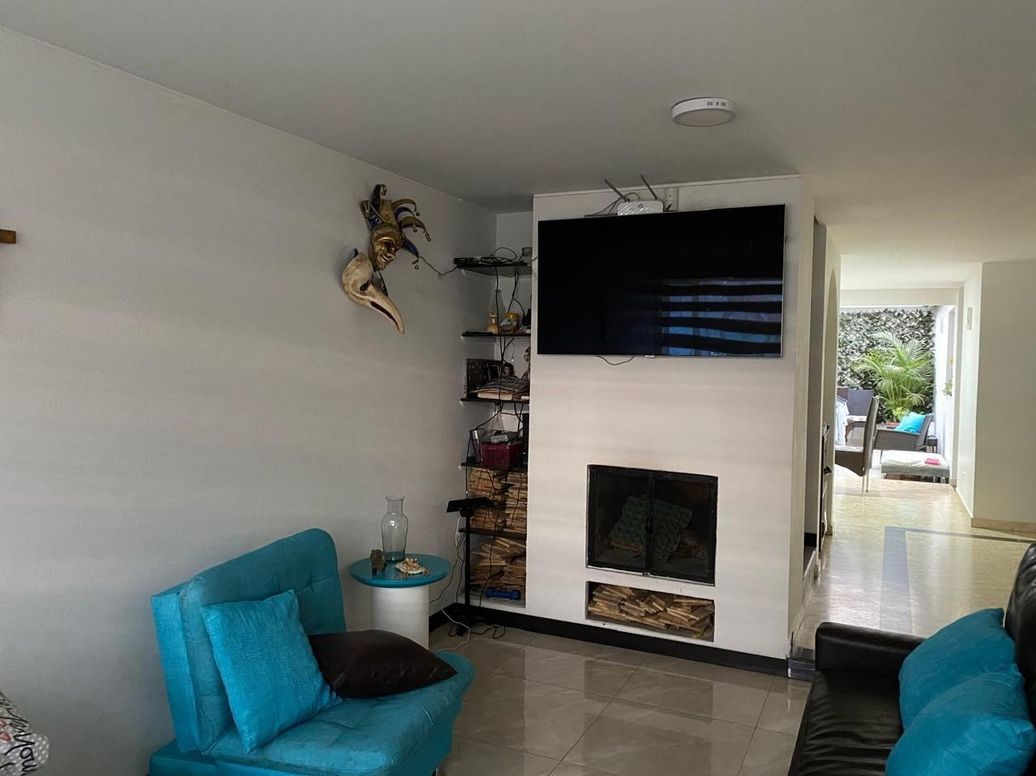 Casa de 4 alcobas en venta en Cedro Salazar, Bogotá, 151 m² · foto 2 de 16