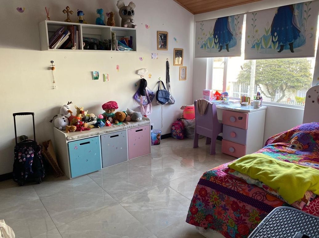 Casa de 4 alcobas en venta en Cedro Salazar, Bogotá, 151 m² · foto 10 de 16