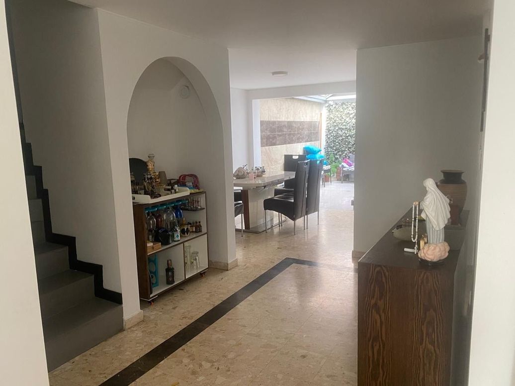 Casa de 4 alcobas en venta en Cedro Salazar, Bogotá, 151 m² · foto 3 de 16